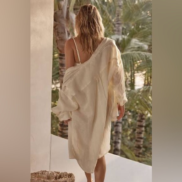 Monday Barcelona Tunic Ivory Button-Up - Picture 2 of 4